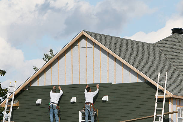 Professional Emergency Siding Repair technician working in Bloomingdale, IL